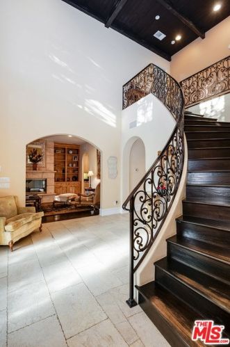 6002 Allott Ave, Van Nuys, CA 91401-3003
