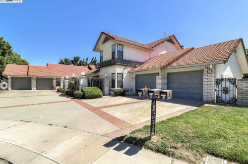 1815 Azure Ct, Manteca, CA 95336-4581