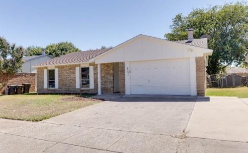 3737 Bridalwreath Dr, Fort Worth TX  76133-7631 exterior