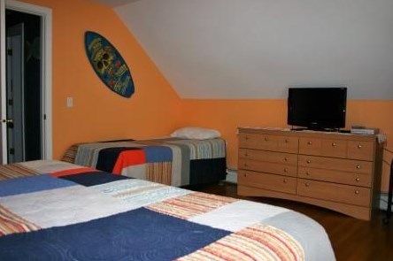 75 Lawton Ave, Westerly, RI 02891-5332