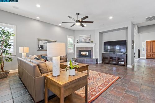 1017 Laurel Tree Dr, Concord CA  94521-5433 exterior