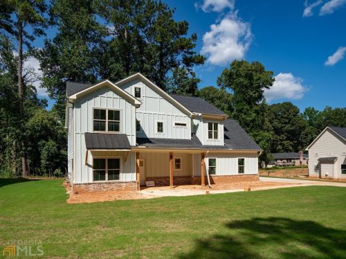 935 Valley Creek Dr, Stone Mountain, GA
