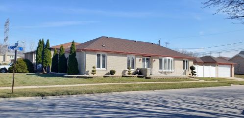 1075 Herbert Breclaw Dr, Calumet City, IL 60409-2446