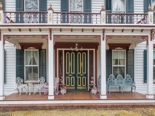 293 Main St, Chester, NJ 07930-2528