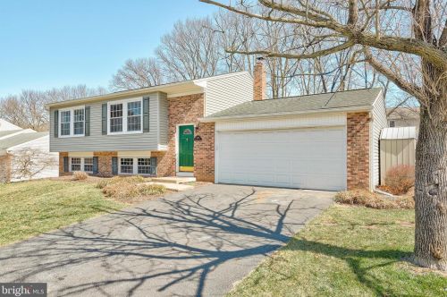 4818 Sweetbrier Dr, Harrisburg, PA 17111-3613