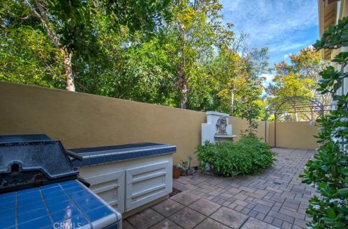 2 Altezza, Irvine CA  92606-8909 exterior