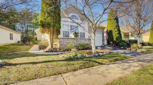 26 Devereux Dr, Lakehurst, NJ 08759-6062