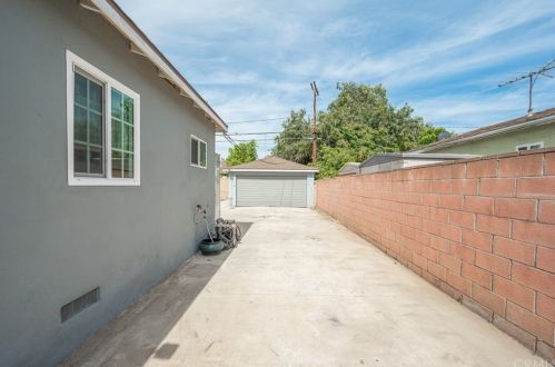 526 Buttonwood St, Anaheim CA  92805-2225 exterior