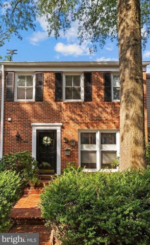 5540 Beaconsfield Ct, Springfield, VA 22015-1913