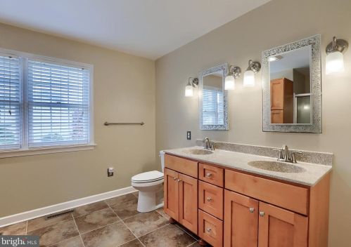 1809 Krystle Dr, Lancaster PA  17602-4143 exterior