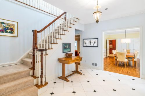 8 Hedgerow Ln, Greenwich, CT 06831-3340