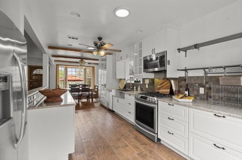 3637 Fairesta St, Glendale CA 91214-1804 exterior