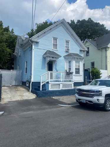112 Emerson St, Providence, RI 02907-2031