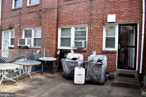 6024 10th St, Philadelphia PA 19147-1917 exterior