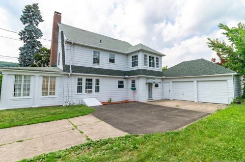 17 Maple Ave, Derby, CT 06418-1328