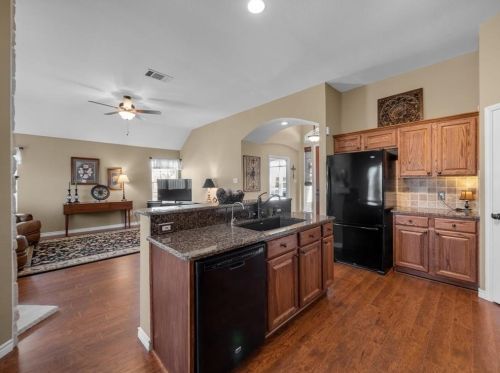 3833 Harrison Dr, Carrollton TX 75010-6323 exterior