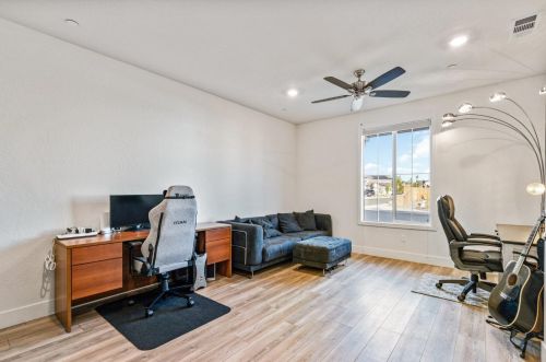126 Mesa Dr, Madera, CA 93636-8655