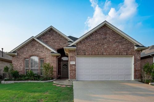 2317 Priscella Dr, Fort Worth TX  76131-1276 exterior