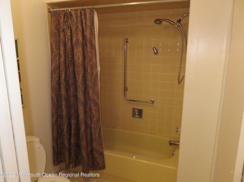 43 Lexington Ct, Tinton Falls NJ 07701-5471 exterior