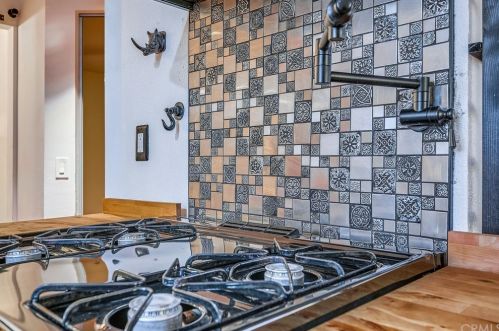 1283 13th St, Upland CA 91786-2966 exterior