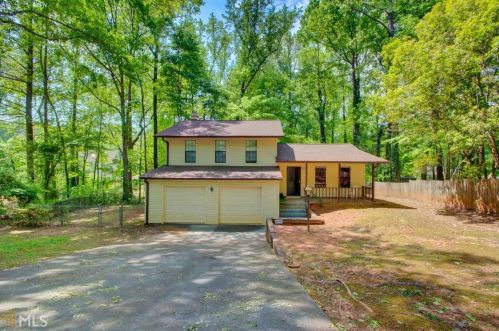 5393 Greenhedge Ct, Stone Mountain, GA 30088-2239