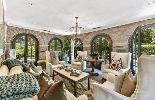 3015 Andrews Dr, Atlanta GA  30305-2001 exterior
