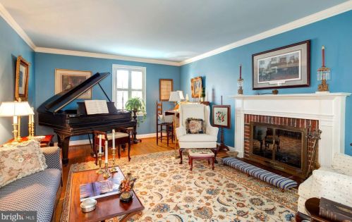 305 Ellsworth Dr, Silver Spring MD 20910-4301 exterior