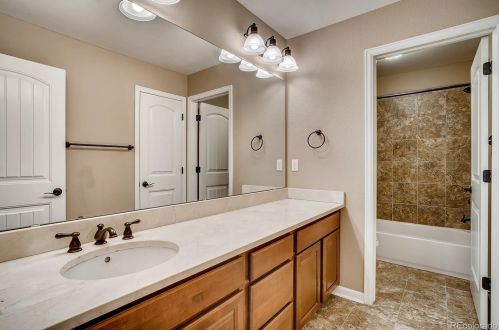 4836 Riviera Way, Aurora CO 80015-4708 exterior