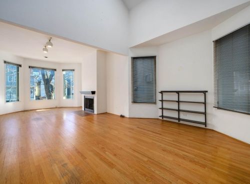 3132 Kenmore Ave, Chicago, IL 60657-3305