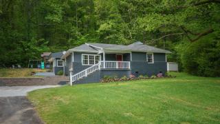 7823 Selcer Rd, Hixson, TN 37343-1940