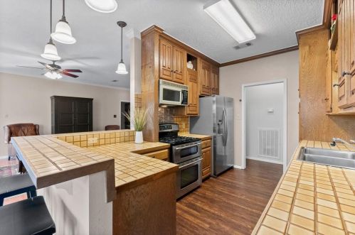 206 Deep Dl Ln, Conroe TX  77304-7208 exterior