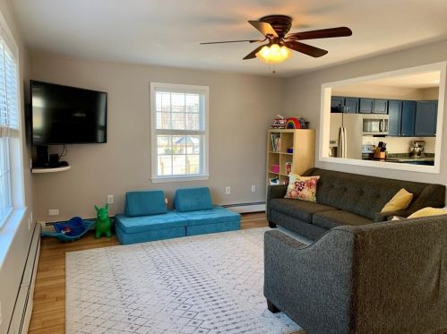 58 Alfred Ave, Providence, RI 02919-1462
