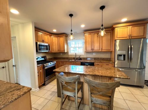 2504 Pick Dr, Glenview, IL 60025-4757