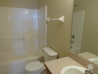 5017 Coconut Dr, Cnl Wnchstr OH  43110-8011 exterior