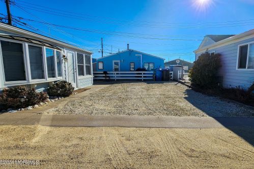 31 Crane Way, Lavallette NJ 08735-1306 exterior