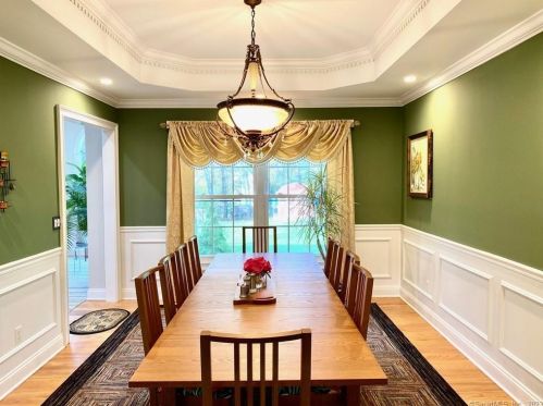 276 Soundview Ave, Huntington CT  06484-2137 exterior