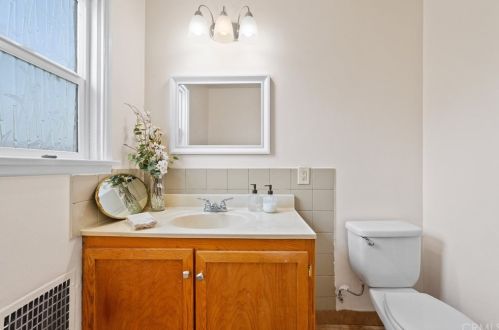 526 Buttonwood St, Anaheim CA  92805-2225 exterior