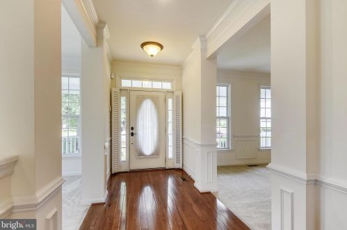 7112 Ayers Meadow Ln, Springfield VA  22150-4915 exterior