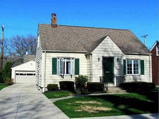 2811 Oakwood St, Erie, PA 16508-1226
