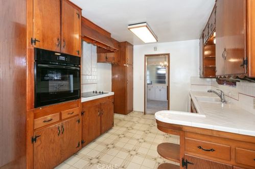 9718 Rosecrans Ave, Bellflower, CA 90706-2358
