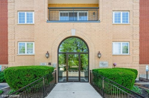 59 Hale St, Palatine, IL 60067-6226