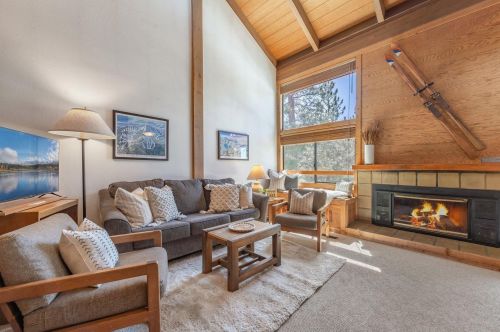 6054 Bear Trap Rd, Truckee, CA