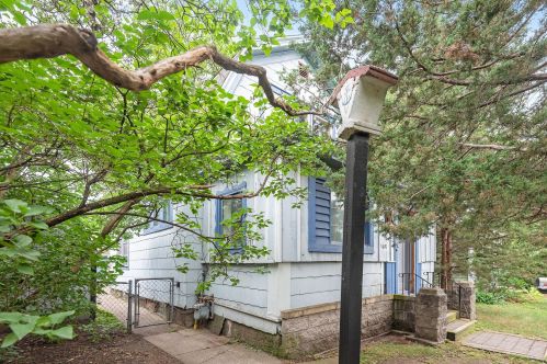 1670 7th St, Saint Paul, MN 55112-6537