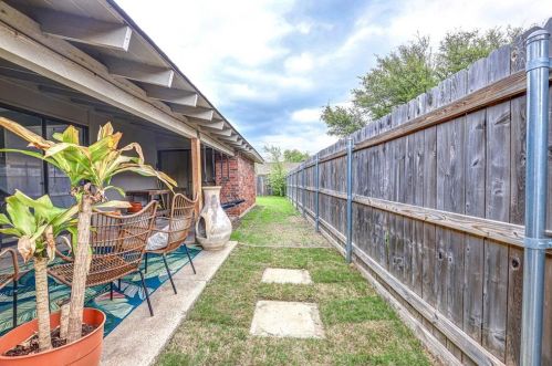 4213 Buckeye St, Fort Worth TX  76137-1107 exterior