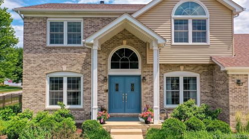 3908 Falcon Dr, Naperville, IL 60564-5751