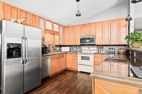 13 Law Dr, Silver Bay, MN 55614-1106