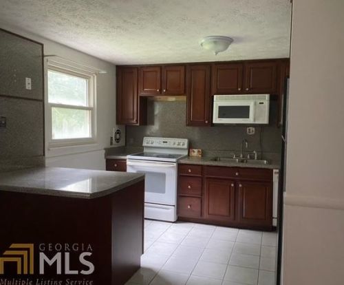 6860 Cainwood Dr, Atlanta GA  30349-4712 exterior