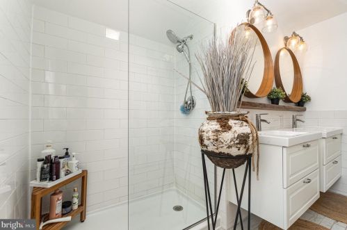 691 Royal View Dr, Lancaster PA  17601-2874 exterior