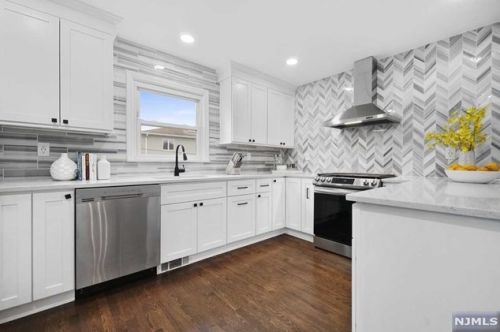 2 6th St, Wood-Ridge NJ  07075-2118 exterior