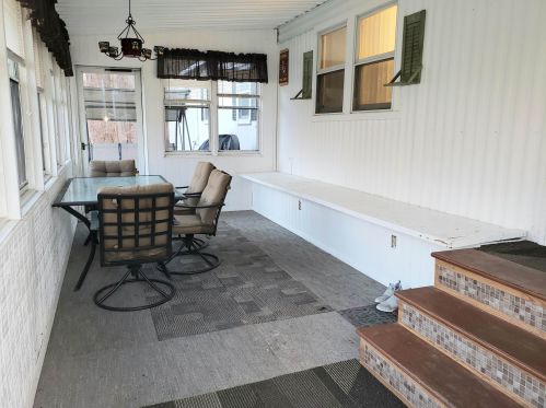 17 Bangor St, Nashua, NH 03063-1537